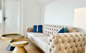 Asp Modern Apartments With Balcony & Free Parking
